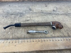 -AX461- Antik népi pipa bot szárral és fém pipatisztító szerszámmal vadászpipa fej vintage 24cm