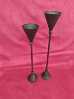 Ritka Vintage Postmodern / Memphis stílusú fém gyertyatartó pár (30,3 cm és 34,3 cm)