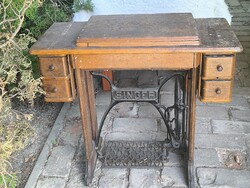 Règi singer varrógép asztal varrogèppel