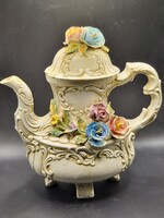 Vintage Capodimonte stílusú olasz porcelán kancsó / dekoratív kanna plasztikus virágokkal