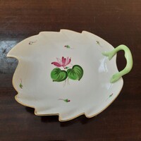 Herendi ciklámen virágmintás porcelán füles levél alakú kínáló tál