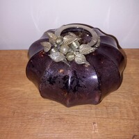 Fém betétes, foncsorozott üveg mécsestartó.