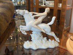 WALLENDORF LOVAS NŐ, LOVAGLÓ MEZTELEN NŐI AKT NÉMET PORCELÁN SZOBOR 17.5 CM