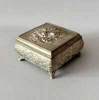 Vintage ezüstözött mini ékszertartó doboz – piros bársony béléssel (6,5x6,5 cm)