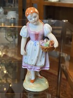 ÓHERENDI JELZÉSŰ, RAGASZTOTT KISLÁNY, FESTETT HERENDI PORCELÁN SZOBOR 13.5 CM