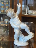 TÁNCOLÓ MEZTELEN PUTTÓ, FESTETT HERENDI PORCELÁN SZOBOR 18 CM