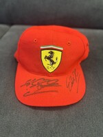 Ferrari sapka Michael Schumacher és Eddie Irvine aláírásával – Scuderia Ferrari korszak