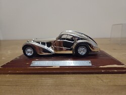 Bugatti kupé 1937 / 1/ 43 / Egyedi színben