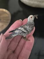 Hidegen festett bécsi bronz galamb olajággal