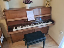 Rönisch pianino– Erőteljes hangzás, szakértő tulajdonostól
