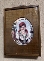 Rézi néni szakácskönyv, fa fali tartóban