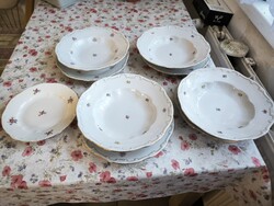 Zsolnay porcelán apró virágmintás mélytányér 4, lapostányér 4 db, kistányér 1 db  eladó!