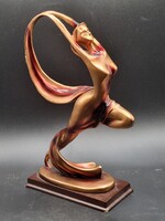 Art Deco stílusú táncoló női szobor szalaggal 29 cm