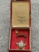 Kiváló Dolgozó zománcozott kitüntetés miniatűrrel, igazolással 1958-ból csodás állapotban dobozban