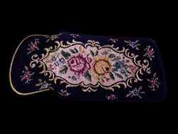 Petit Point hímzett (eredeti) Vintage arany keretes szemüvegtok