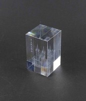 2A511 Prágai Týn-templom - lézer gravírozott üveg dísztárgy 7.8 x 4.8 x 4.8 cm
