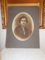Fotó , Hölgy , nagyméretű fotója  , kartonon  , az 1800 évek végéről  60 x 48 cm