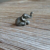 Pompás régi ón elefánt szobor (3,4x1,8x1,2 cm)
