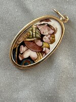 Szűz Mária a kis Jézussal porcelán medál arany foglalatban
