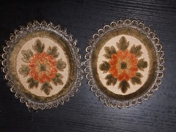 Kis terítők zöld hímzéssel aranyszegélyes, 2 db egyben