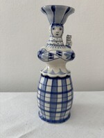 Gzhel porcelán gyertyatartó, lány macskával