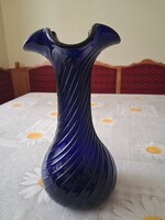 Retro kobaltkék csavart hutaüveg váza, fodros szájú 23,5cm