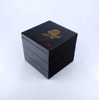 2A542 Régi jelzett japán festett virágdíszes három részes lakk doboz 13.3 x 13.3 x 13 cm