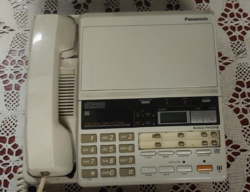 Panasonic KX-T2470B típusú, analóg két kazettás üzenetrögzítős vezetékes telefon, használt 1992.