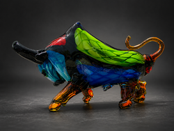 Látványos kézzel készített XL üveg bika – színes art glass szobor – 33 cm
