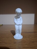 Porcelán pisilő gyerek, kisfiú. 11,5 cm. Hibátlan.