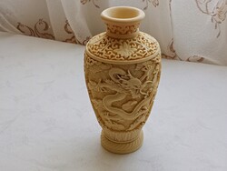 Kínai stílusú váza plasztikusan faragott sárkány motívummal Norleans Olasz 16cm retro