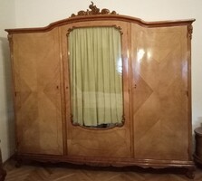Ruhásszekrény, neobarokk