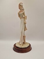 Angol Leonardo Elegance elegáns hölgy figura esernyővel 28cm