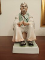 Szalonnázó paraszt, hibátlan Zsolnay porcelán
