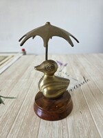 Sárgaréz kacsa esernyővel figura 14.5cm