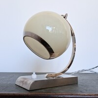Art deco - Bauhaus nikkelezett asztali lámpa felújítva - krémszínű ernyő ezüst dekor sávval