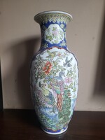 Gazdagon Díszített Kínai Famille Rose Porcelán Váza – Páva és Pünkösdi Rózsa (37 cm)