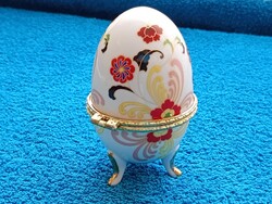 Porcelán tojás Fabergé stílusú lábakon álló ékszertartó dísztojás arany szegéllyel és virágmintával