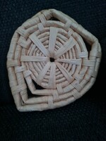 Hibátlan szív alakú fonott bambusz kosár / tároló (15x17 cm)