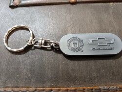 Manchester United Chevrolet fém kulcstartó.