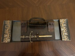 Elegáns iparművész  bőr-fém íróasztal dísz réz borítékbontóval