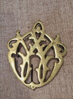 Régi réz nagyméretű monogram, nemesi címer, jelvény, kitűző, 8,5 x 7,5 cm