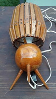 Retro, 3 lábú, tömör fa asztali lámpa, éjjelilámpa, a búra is fából van