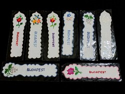 8 db virág mintával hímzett könyvjelző Budapest felirattal egyben