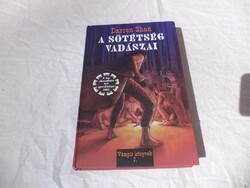Darren Shan - A sötétség vadászai könyv (5152)