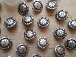 27 db retro díszes fém gomb 15 mm - dobozában