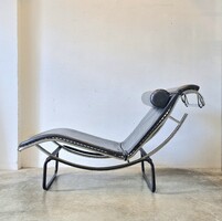 Le Corbusier LC4 stílusú bőr fekvőfotel, vintage design