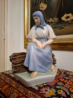 Zsolnay rőzsén ülő nő Moldován István
