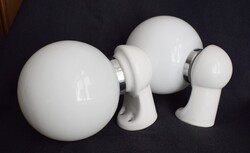 Bauhaus stílusú falikar pár , fali lámpa üveg gömb búra , porcelán lámpatest , 2db. 30as - 40es évek