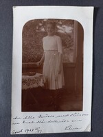 Régi fotó-képeslap Budapest, 1913 – fiatal lány portréja képeslapon, német nyelvű levelezéssel